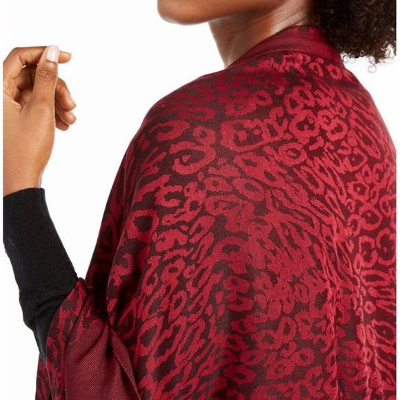 New Calvin Klein Red Leopard Chambray Rayon Scarf - Picture 4 of 6